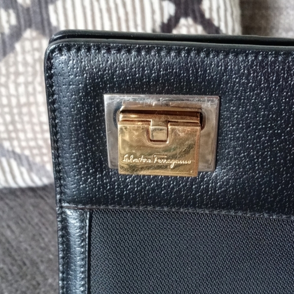 🖤VTG Ferragamo🖤 - BW-21 1850 Top Handle Nylon/Leather Bag - Picture 10 of 16